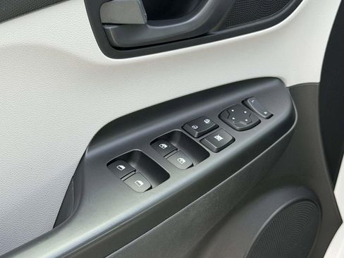 Certified 2023 Hyundai Kona SEL AWD/4WD image 17