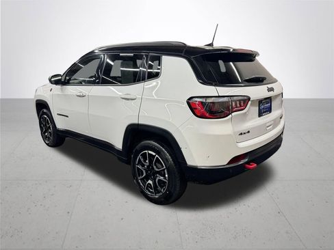Used 2024 Jeep Compass Trailhawk AWD/4WD image 4