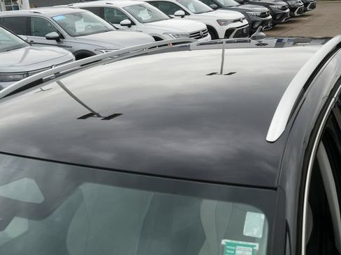 Certified 2025 Volkswagen Tiguan SE AWD/4WD image 11