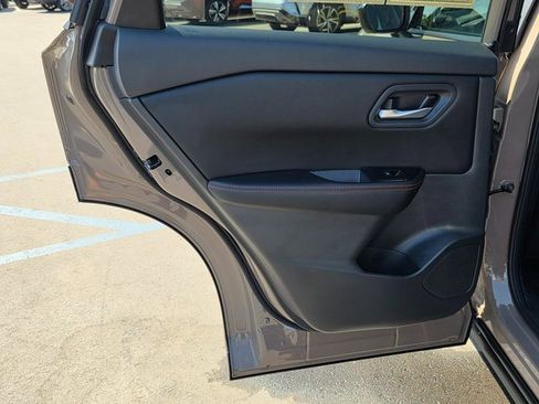 Used 2025 Nissan Rogue SV image 21