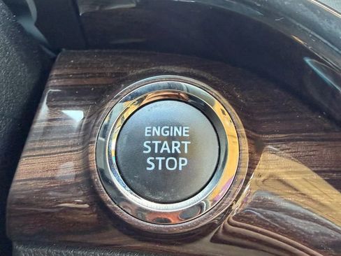 Used 2013 Toyota Avalon Limited w/ Technology Pkg FWD image 29
