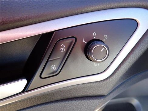 Used 2015 Volkswagen e-Golf Limited Edition image 13