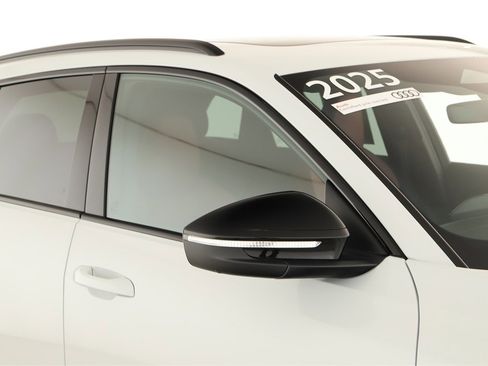 Certified 2025 Audi SQ5 Prestige image 36