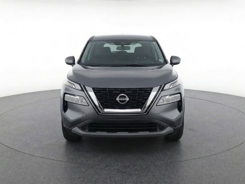 Used 2025 Nissan Rogue SV image 2