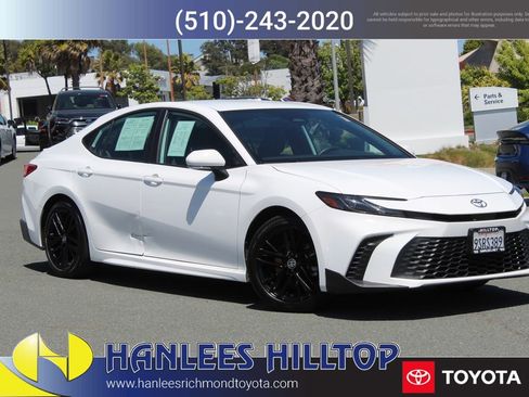 Used 2025 Toyota Camry SE w/ Convenience Package FWD image 1