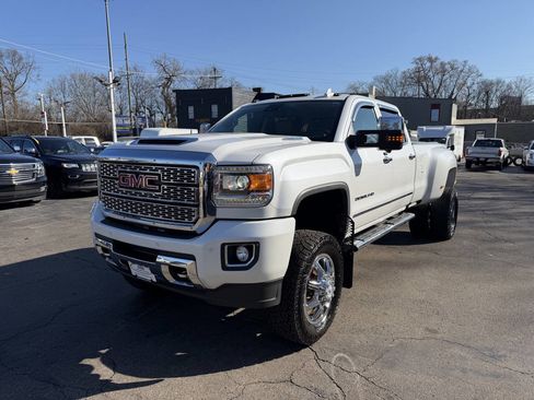 Used 2018 GMC Sierra 3500 Denali w/ Duramax Plus Package image 4