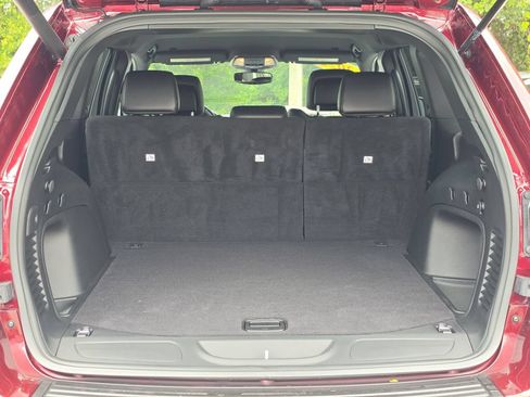 Used 2022 Jeep Grand Cherokee Laredo X RWD image 9