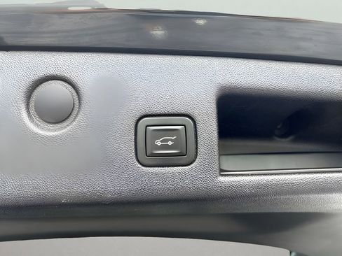 Used 2018 Chevrolet Equinox Premier image 29