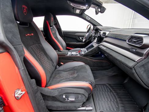 Used 2024 Lamborghini Urus Performante AWD/4WD image 13