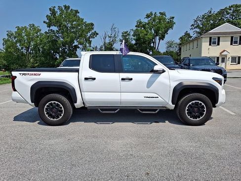 Used 2024 Toyota Tacoma TRD Off-Road w/ TRD Off Road Upgrade Package AWD/4WD image 12