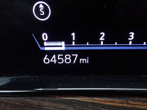 Used 2022 Cadillac Escalade ESV Premium Luxury w/ LPO, Radiant Package image 22