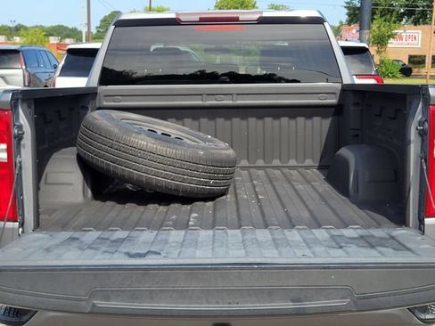 Used 2020 Chevrolet Silverado 1500 Custom w/ Custom Value Package RWD image 9