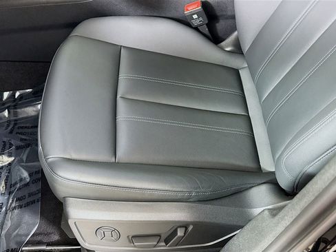 Used 2025 Audi Q5 Premium w/ Convenience Package image 12