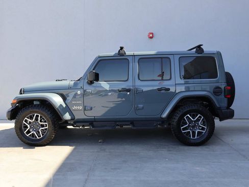 Used 2024 Jeep Wrangler Unlimited Sahara w/ Technology Group AWD/4WD image 2