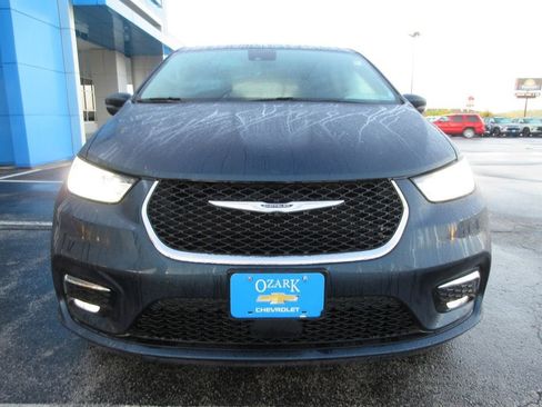 Used 2023 Chrysler Pacifica Touring-L FWD image 8