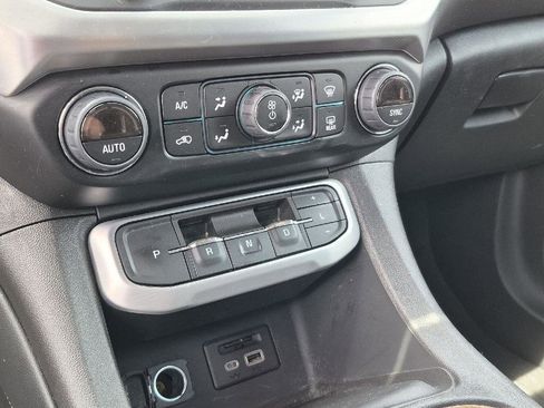 Used 2023 GMC Acadia SLE w/ Driver Convenience Package FWD image 10