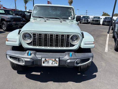 Used 2024 Jeep Wrangler Unlimited Sahara AWD/4WD image 4