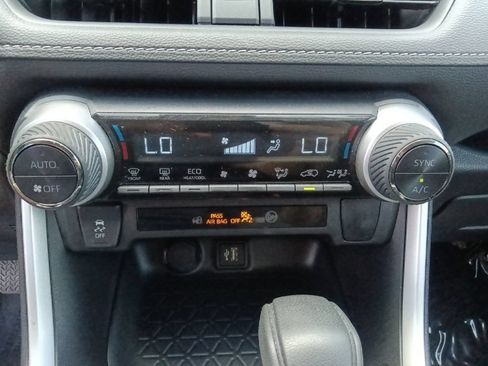 Used 2025 Toyota RAV4 LE AWD/4WD image 23