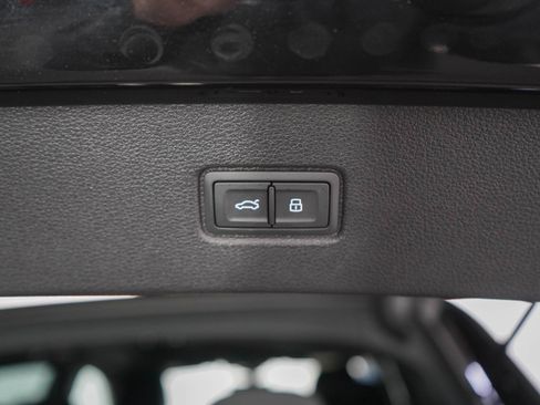 Used 2025 Audi Q7 3.0T Premium Plus image 19