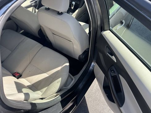 Used 2015 Ford Focus SE w/ SE Cold Weather Package FWD image 7
