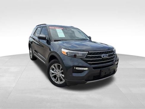 Used 2023 Ford Explorer XLT w/ Equipment Group 202A AWD/4WD image 2
