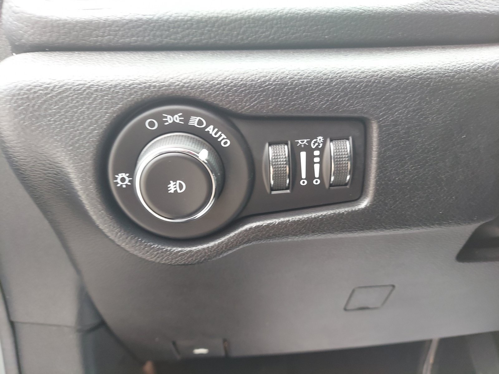 Used 2020 Chrysler Pacifica Limited w/ S Appearance Package FWD image 29