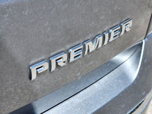 Used 2023 Chevrolet Traverse Premier FWD image 29