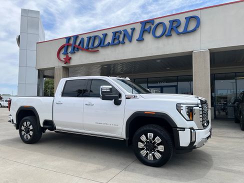 Used 2024 GMC Sierra 2500 Denali w/ Denali Reserve Package AWD/4WD image 1