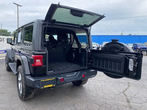 Used 2020 Jeep Wrangler Unlimited Sahara w/ Dual Top Group AWD/4WD image 4