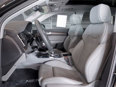 Used 2024 Audi Q5 2.0T Premium w/ Convenience Package image 8