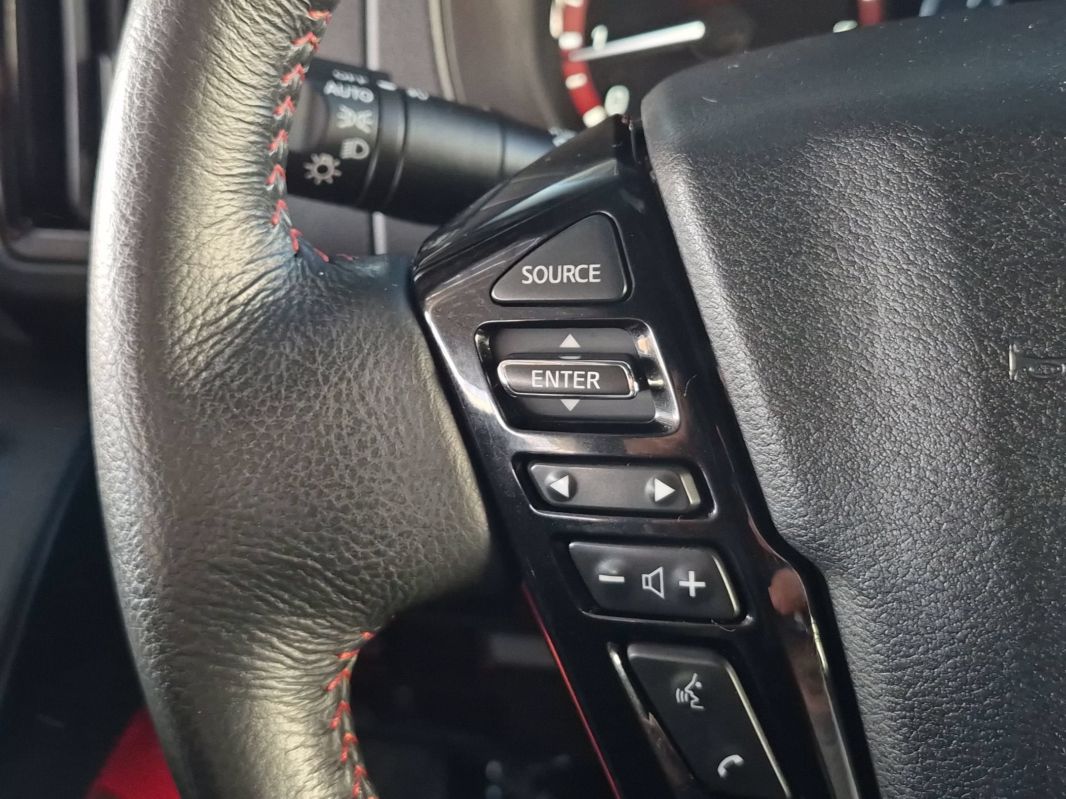 Used 2025 Nissan Frontier Pro-X RWD image 16