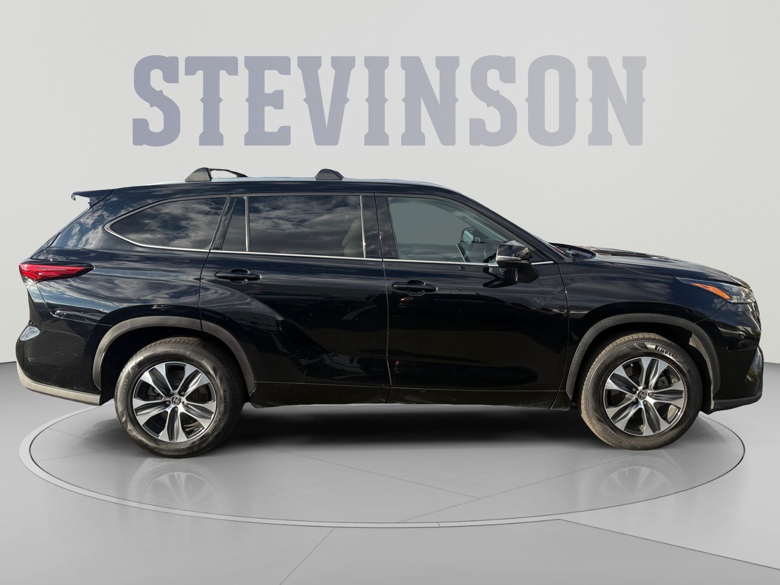 Used 2021 Toyota Highlander XLE FWD image 6