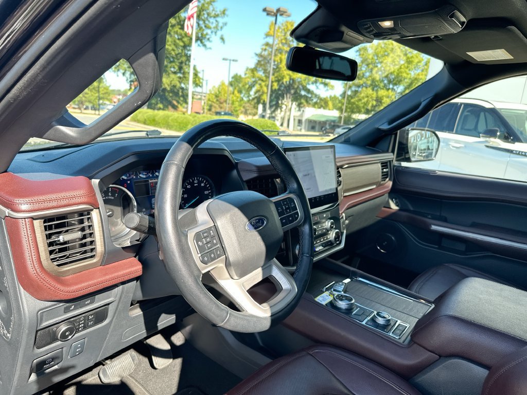 Used 2024 Ford Expedition Limited AWD/4WD image 10