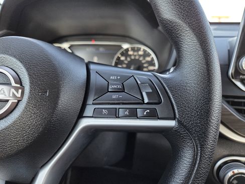 Used 2025 Nissan Altima 2.5 SV image 38