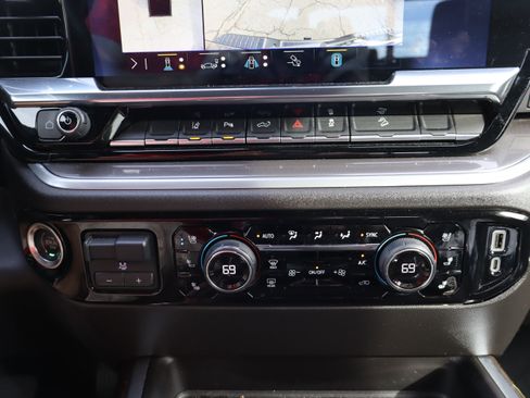 Used 2024 Chevrolet Silverado 2500 High Country w/ Midnight Edition image 32