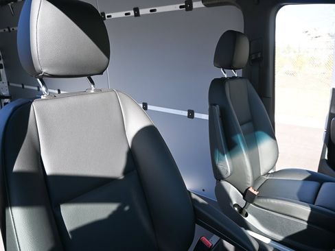 Used 2025 Mercedes-Benz Sprinter 2500 image 19