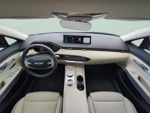 Used 2025 Genesis GV70 2.5T w/ Advanced Package AWD/4WD image 12