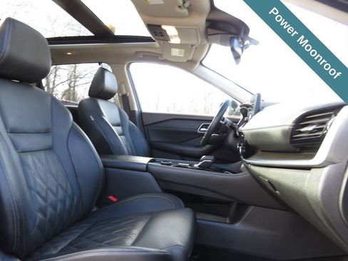 Used 2021 Nissan Rogue Platinum image 13