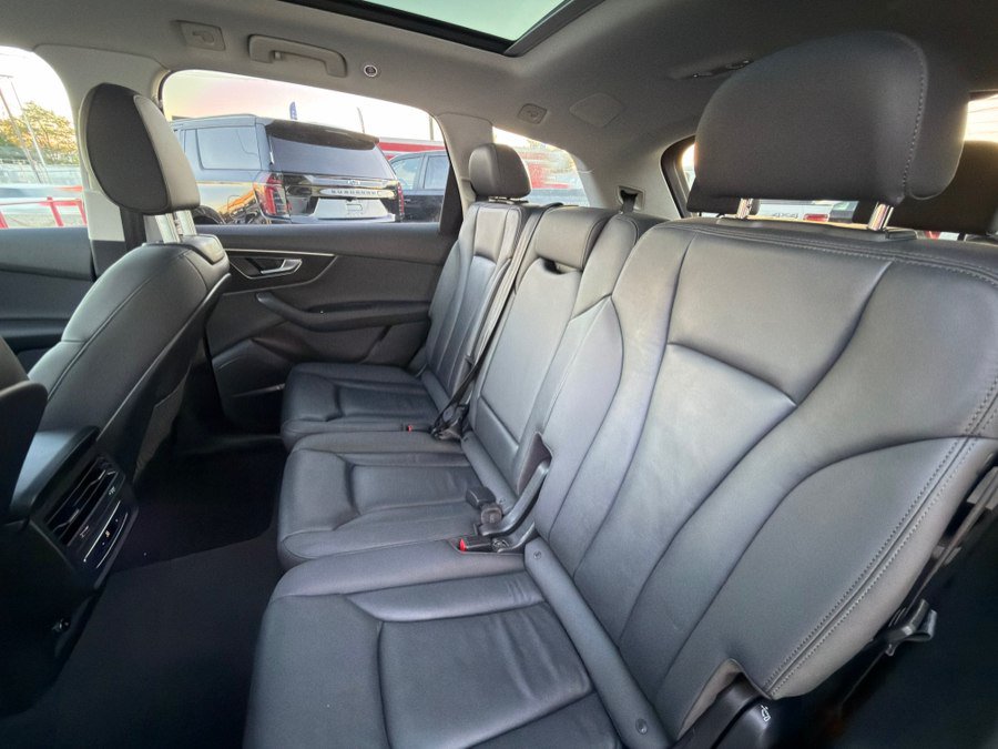 Used 2022 Audi Q7 3.0T Premium Plus w/ Premium Plus Package AWD/4WD image 29