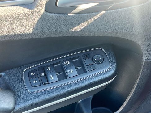 Used 2023 Chrysler 300 Touring w/ Safetytec Plus Group image 17