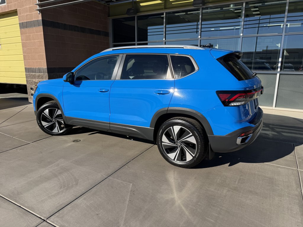 Used 2025 Volkswagen Taos SE AWD/4WD image 5