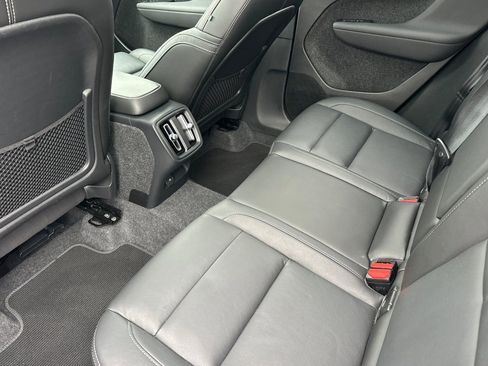 Used 2025 Volvo XC40 B5 Plus image 12