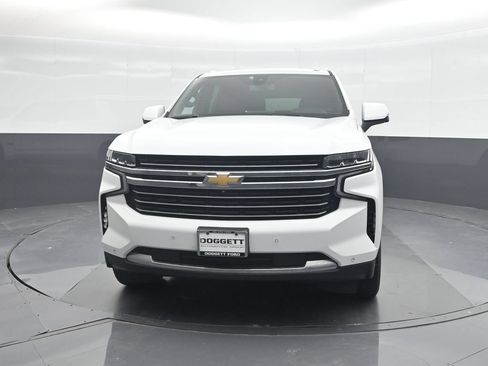 Used 2022 Chevrolet Suburban LT w/ Luxury Package RWD image 5
