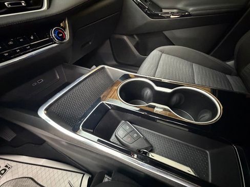 Used 2025 Chevrolet Equinox LT AWD/4WD image 19