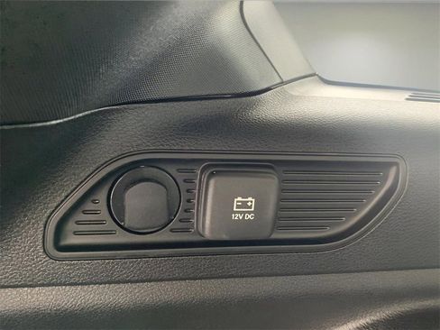 Used 2025 Jeep Grand Cherokee Limited image 19