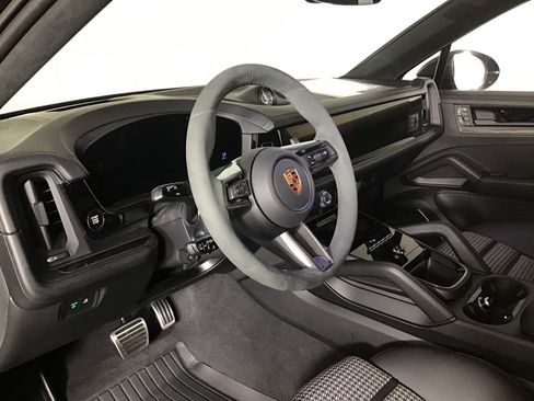 Certified 2025 Porsche Cayenne GTS image 4