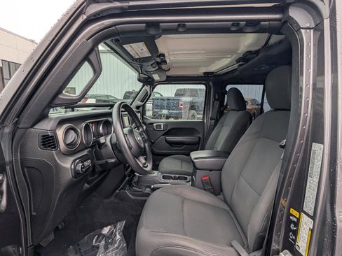 Used 2020 Jeep Gladiator Sport image 14