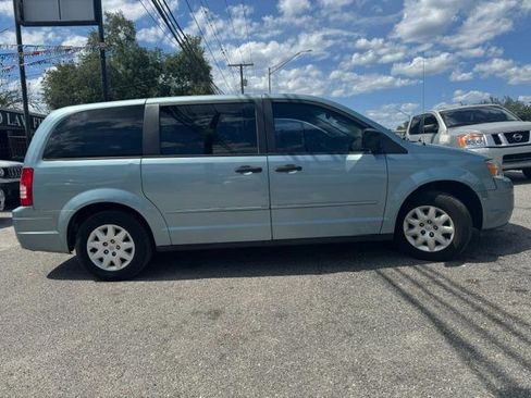 Used 2008 Chrysler Town & Country LX FWD image 8