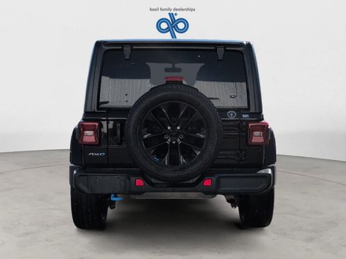 Used 2023 Jeep Wrangler Sahara w/ Cold Weather Group image 8