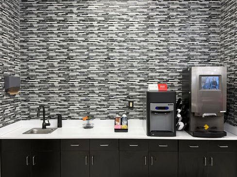 Used 2024 GMC Sierra 1500 SLT image 4